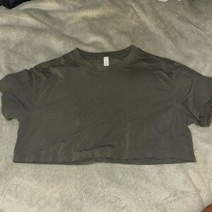 Cropped lululemon tee